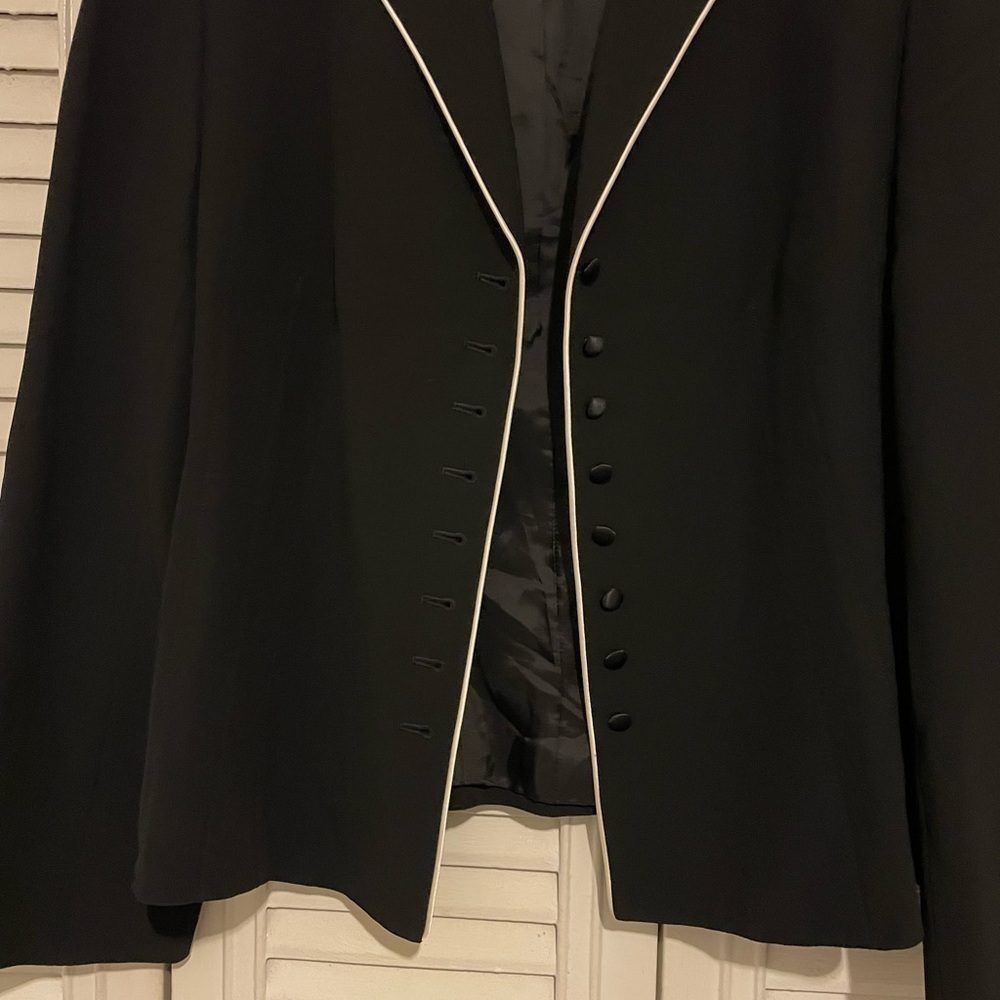 Lafayette 148 silk trim blazer. - Picture 4 of 9
